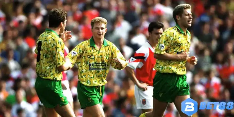 Một trận đấu ở bóng đá Ngoại hạng Anh mùa đầu tiên